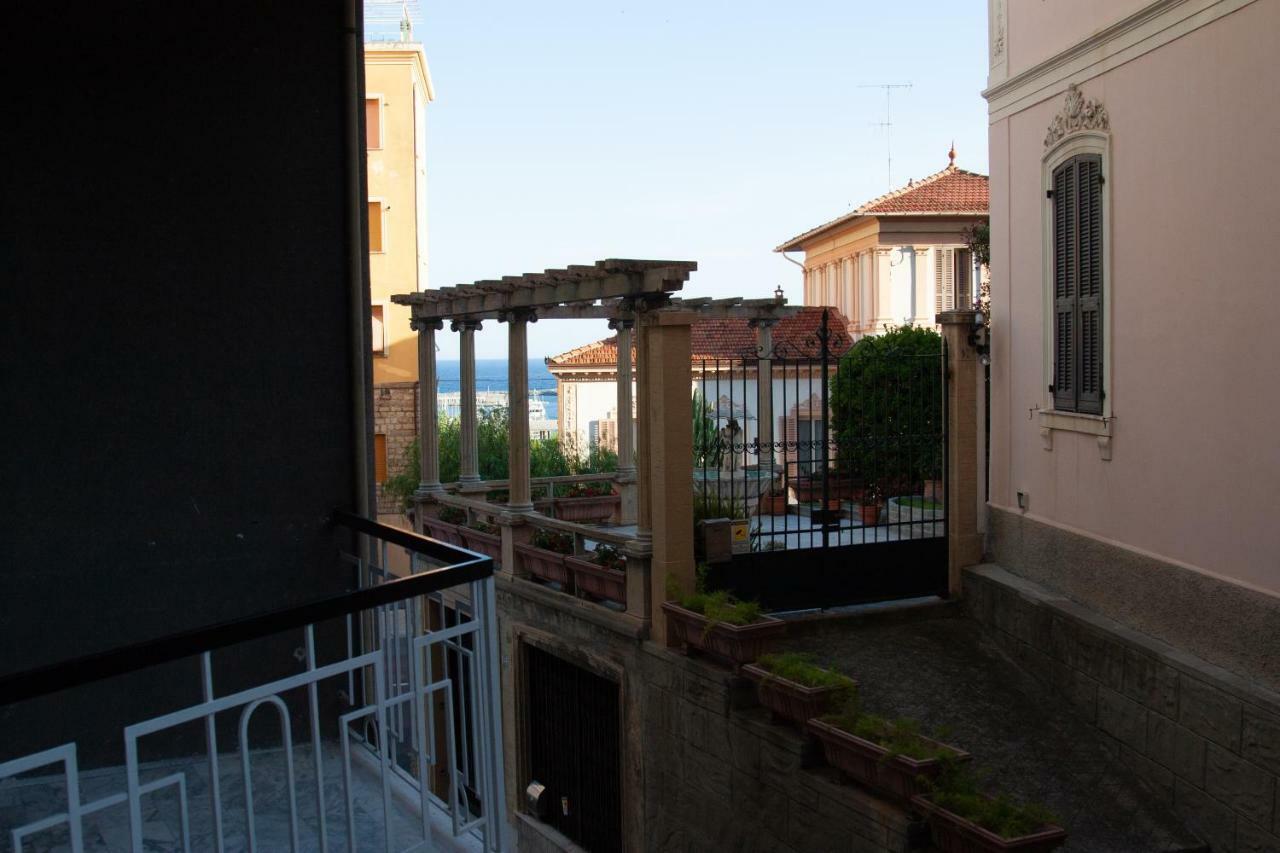 St George Villa Imperia Exterior photo